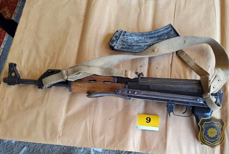 Bosnia-and-Herzegovina-avmp/Cetiri-lica-iz-Sarajeva-lisena-slobode-pronadene-automatske-puske-pistolji-i-droga_1