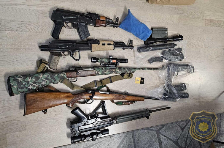Bosnia-and-Herzegovina-avmp/Na-podrucju-Kantona-Sarajevo-slobode-lisena-dva-lica-pronadeno-vise-od-10-kg-opojne-droge-oruzje-i-municija_2