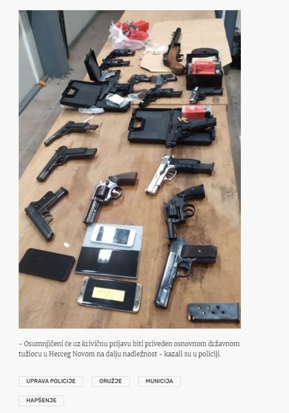 Montenegro-avmp/FOTO_-Pokusao-da-prokrijumcari-16-pistolja-pusku-i-vecu-kolicinu-municije_