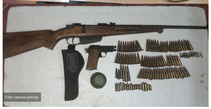 Montenegro-avmp/Policija-u-zapadnoj-regiji-oduzela-vozilo-tri-puske-pistolj-bajonet-preko-_4