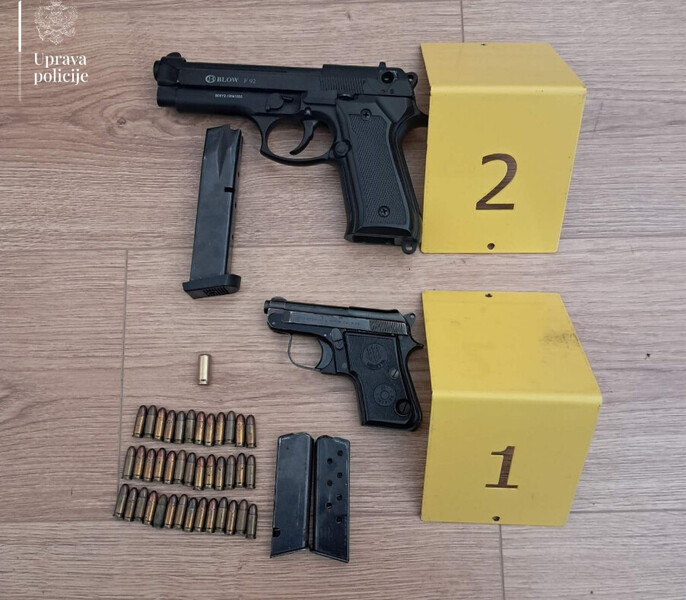 Montenegro-avmp/Pretresi-u-vise-gradova-na-sjeveru-Oduzeti-pistolji-puske-sok-bomba-municija-medu-uhapsenima-i-policajac_5