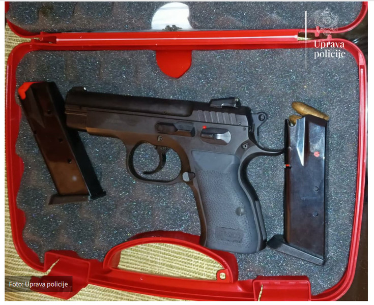 Montenegro-avmp/Uhapsen-Kotoranin-kod-njega-pronadeno-oko-45-kilograma-kokaina-i-pistolj--_1