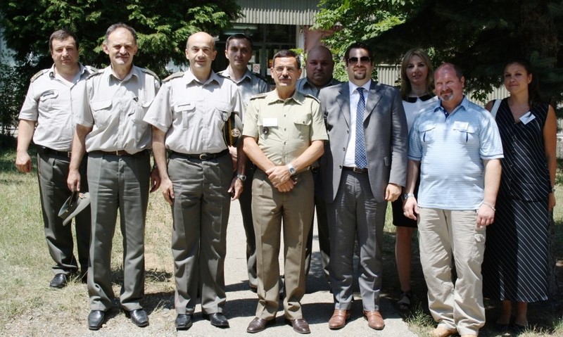 Representatives of the Ministry of Defence of the Republic of Serbia, NATO Military Liaison Office in Belgrade, OSCE Mission in Serbia and UNDP/SEESAC. 