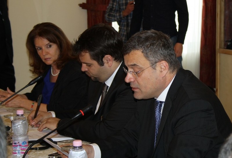Albanian Minister of Defence, Mr. Arben Imami; UNDP/SEESAC Team Leader a.i., Dr. Ivan Zverzhanovski; and U.S. Deputy Chief of Mission in Albania, Ms. Deborah Jones opened the 5th RASR Workshop