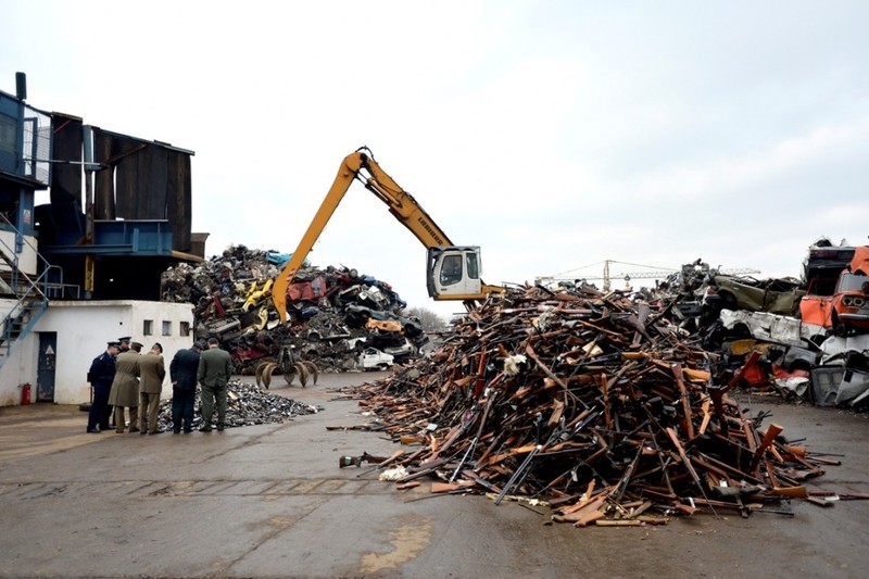 On 20 December, Ministry of Interior of the Republic of Serbia together with the UNDP/SEESAC organized a public destruction of yet another 17,000 pieces of confiscated and surplus small arms and light weapons (SALW)