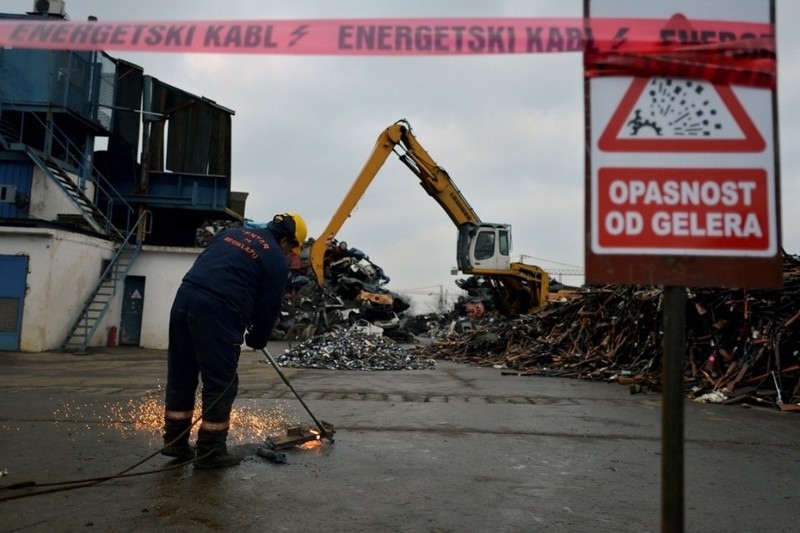 The destruction took place at the \'Centar za reciklazu\' in Zeleznik, near Belgrade.
