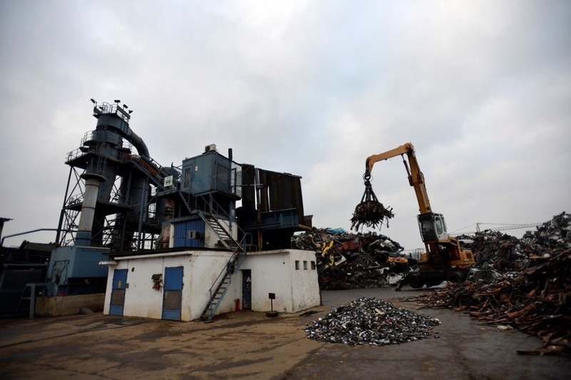 Serbias Prime Minister Ivica Dacic, Deputy Head of the EU Delegation to Serbia Adriano Martins and Team Leader of SEESAC Ivan Zverzhanovski oversaw and spoke at the destruction.